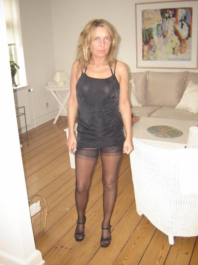 15P Busty milf hard pussy sex