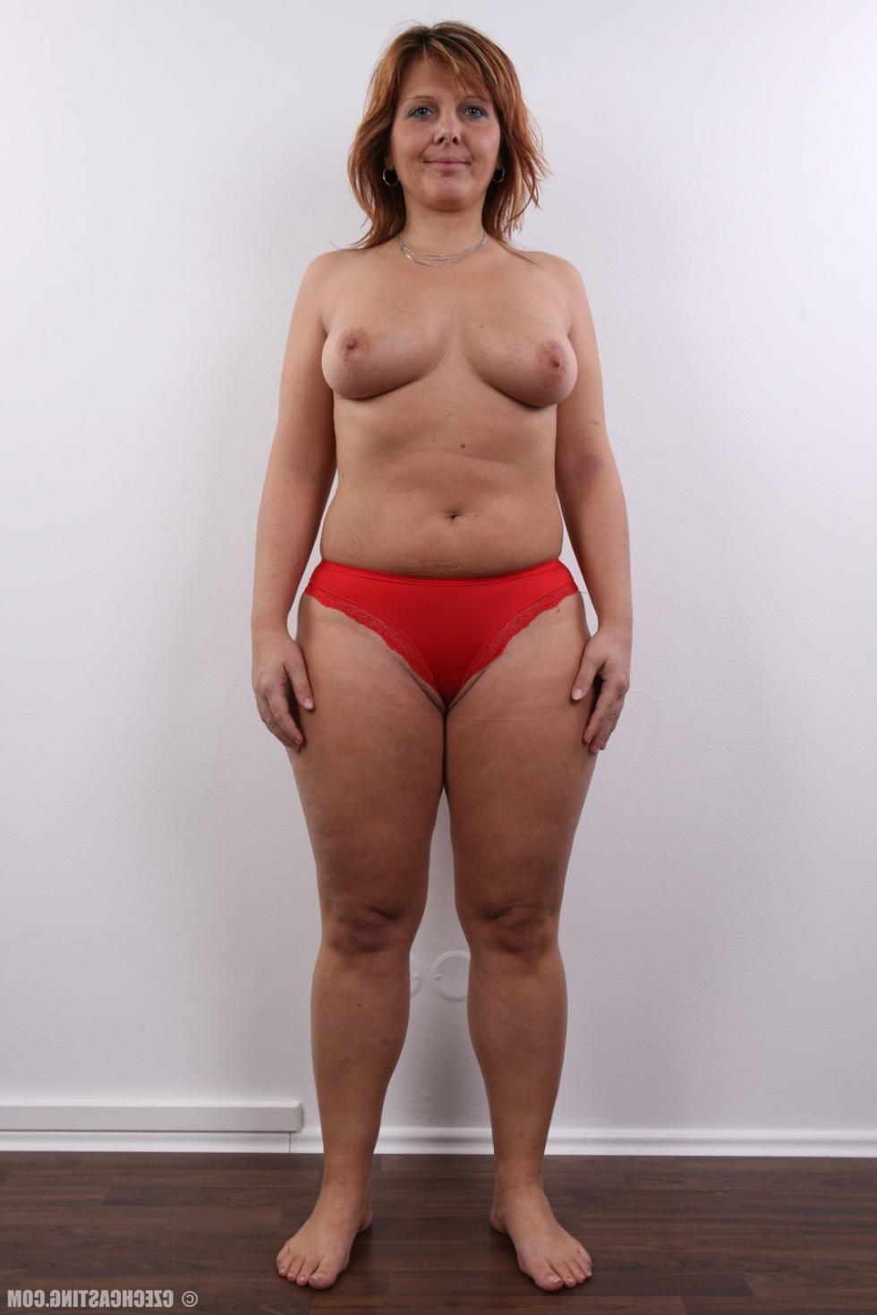 15P Hot amateur housewife with large ass