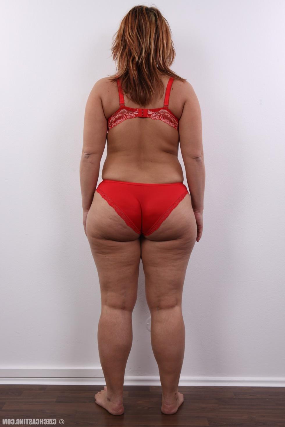 15P Hot amateur housewife with large ass