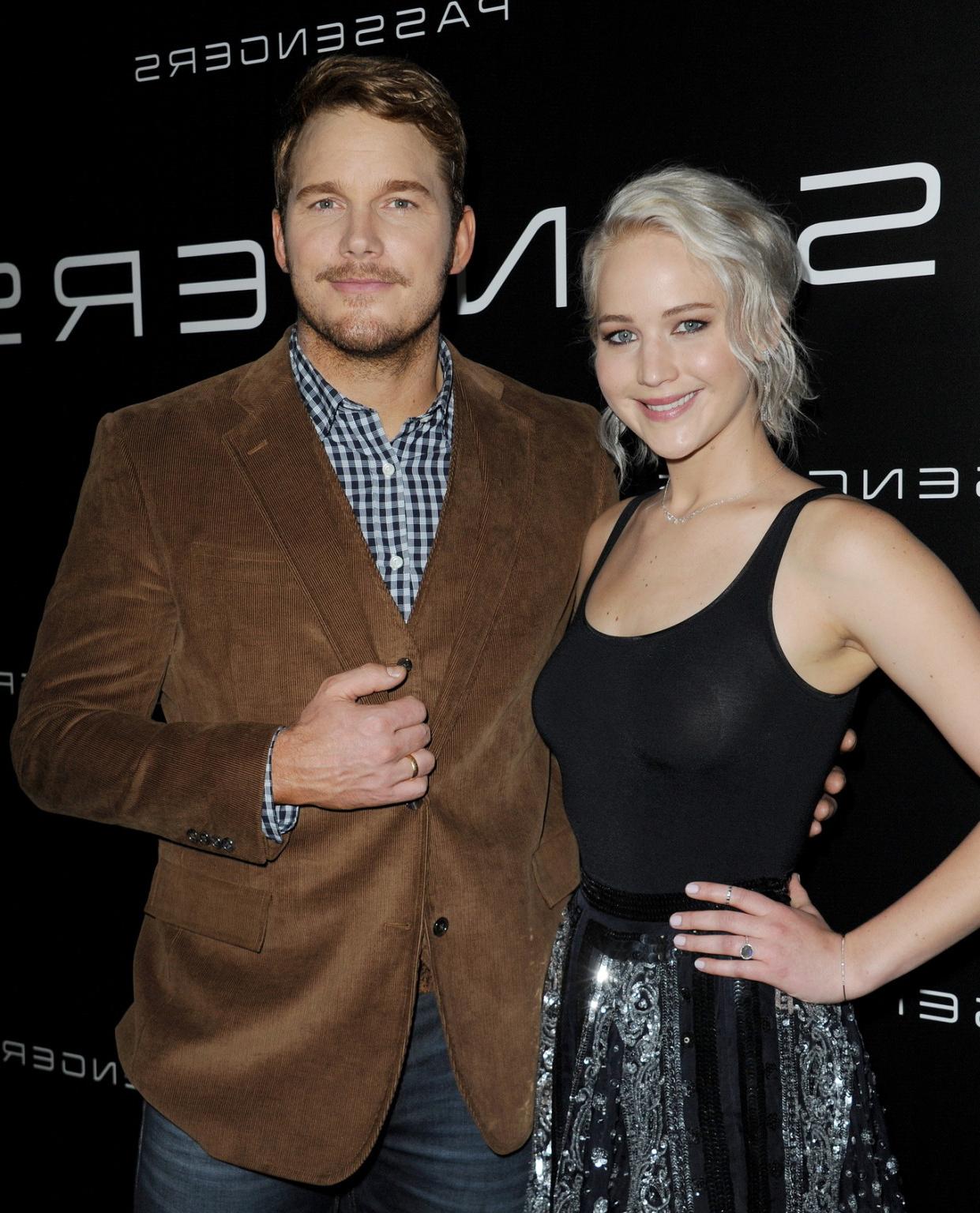 16P Jennifer Lawrence see through to boobs and pasties