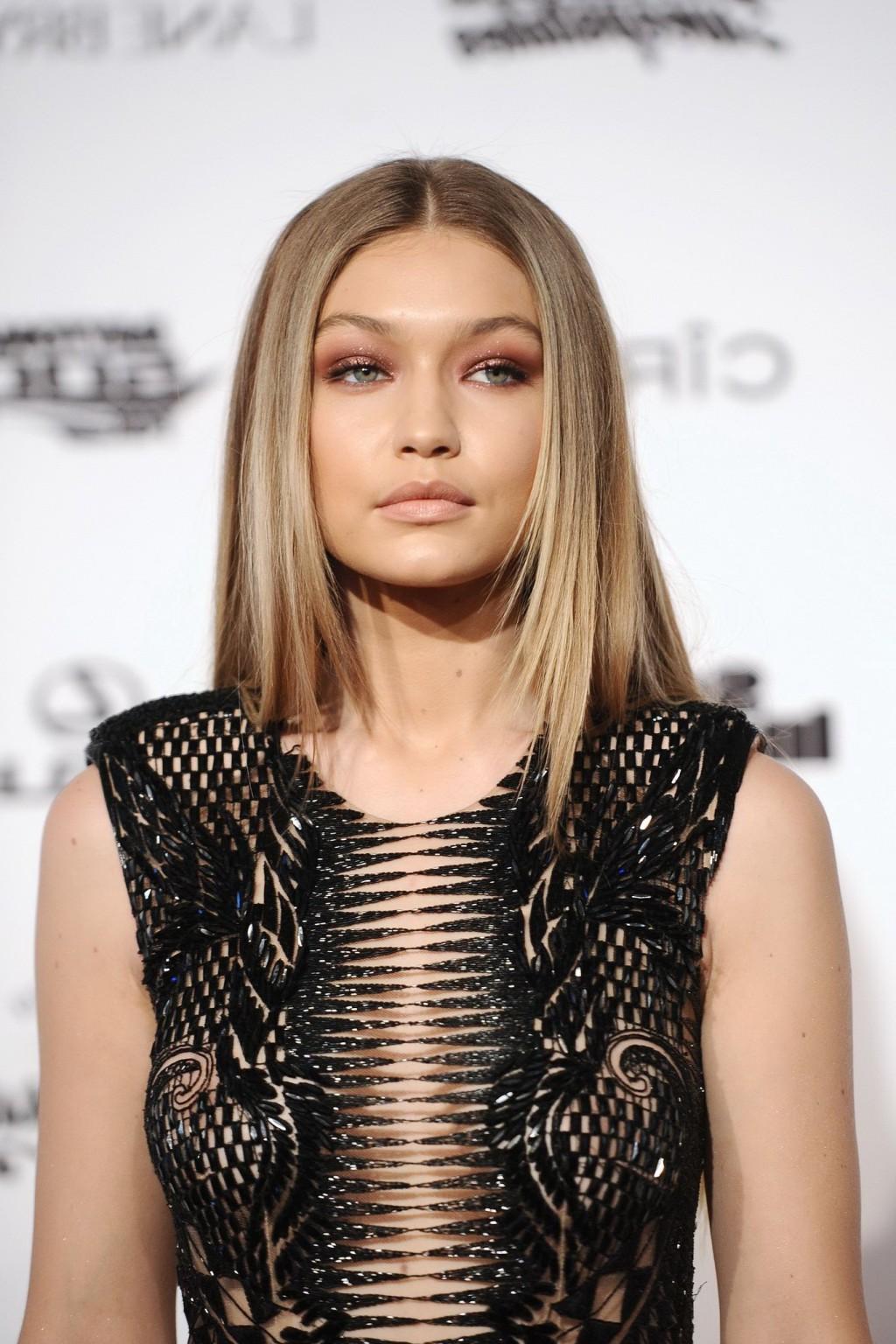 16P Gigi Hadid see through to boobs and panties