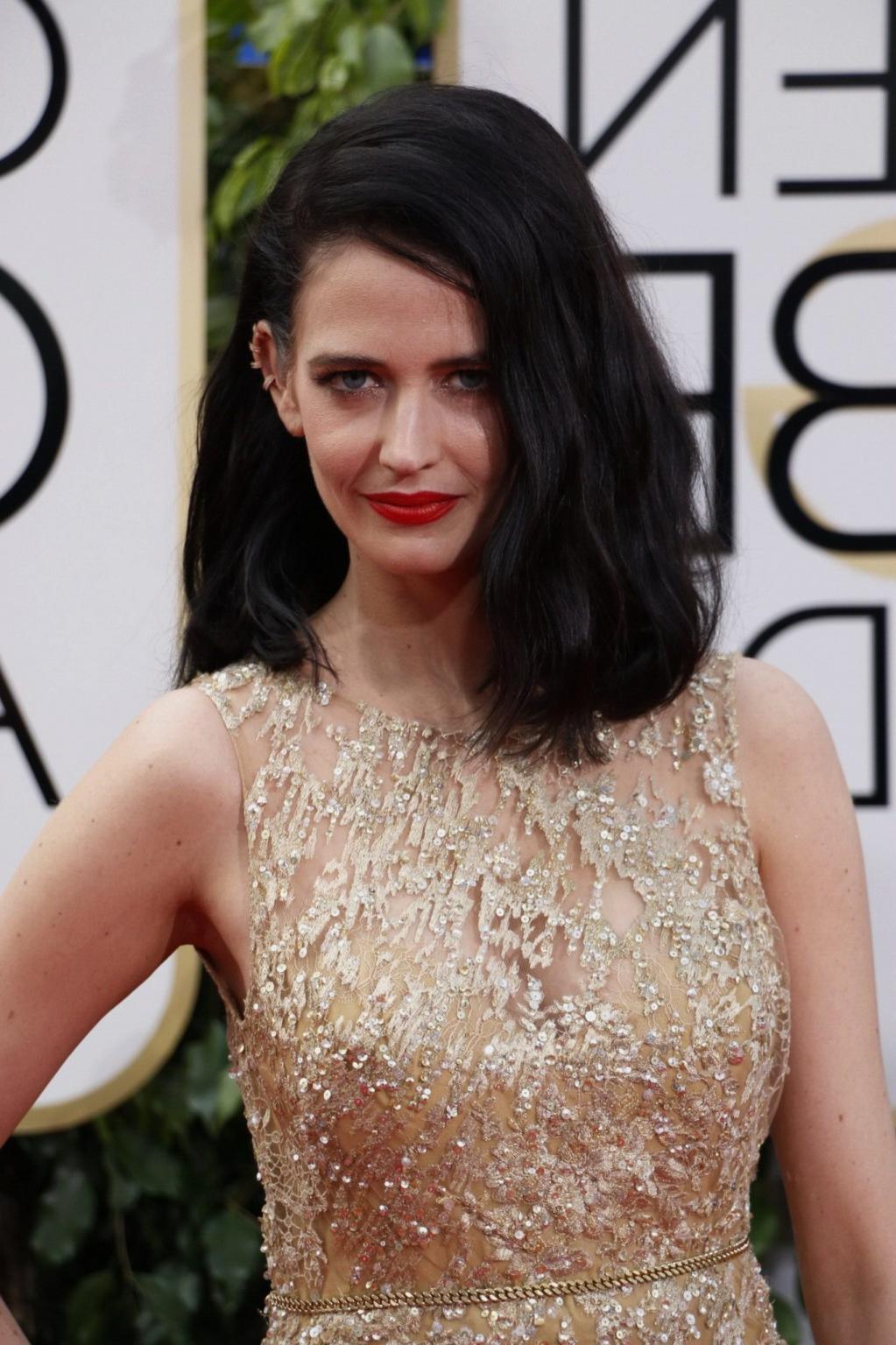 16P Eva Green see through to nipples and boobs