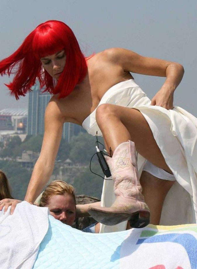 15P Oops celeb pics