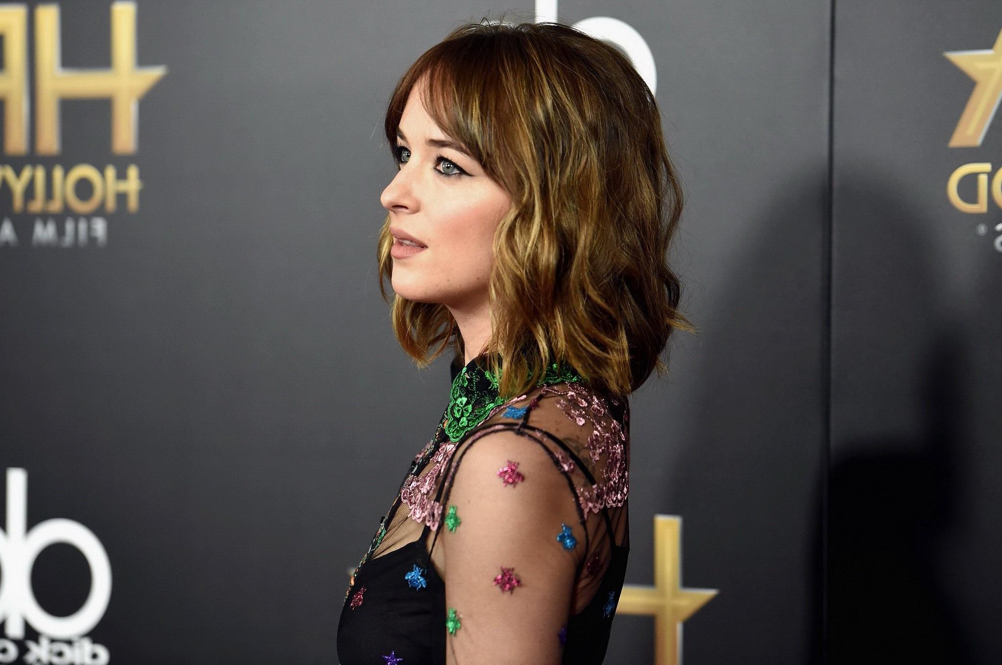 16P Dakota Johnson see through showing boobs and nipples