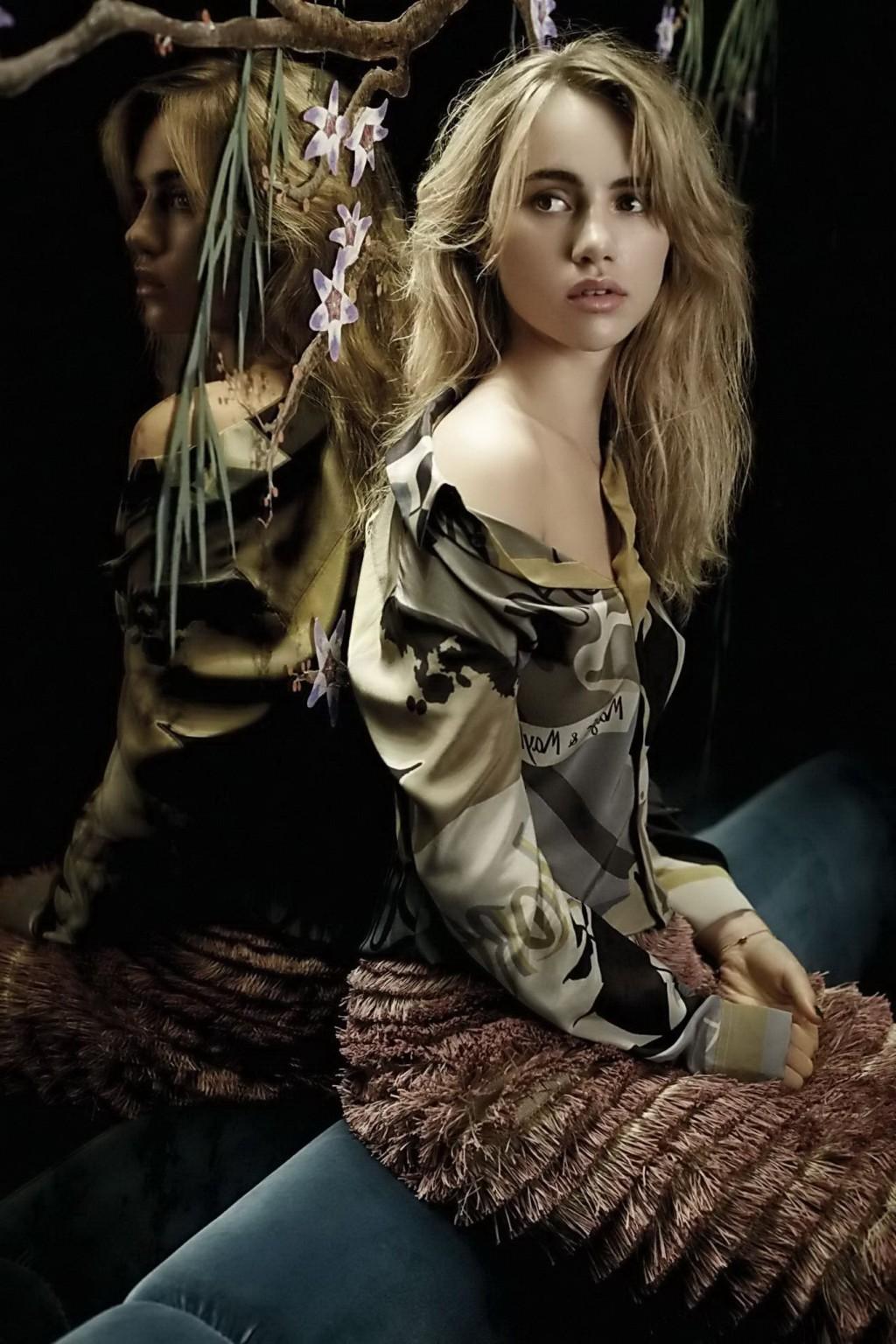 16P Suki Waterhouse see through to boobs and nipples PS