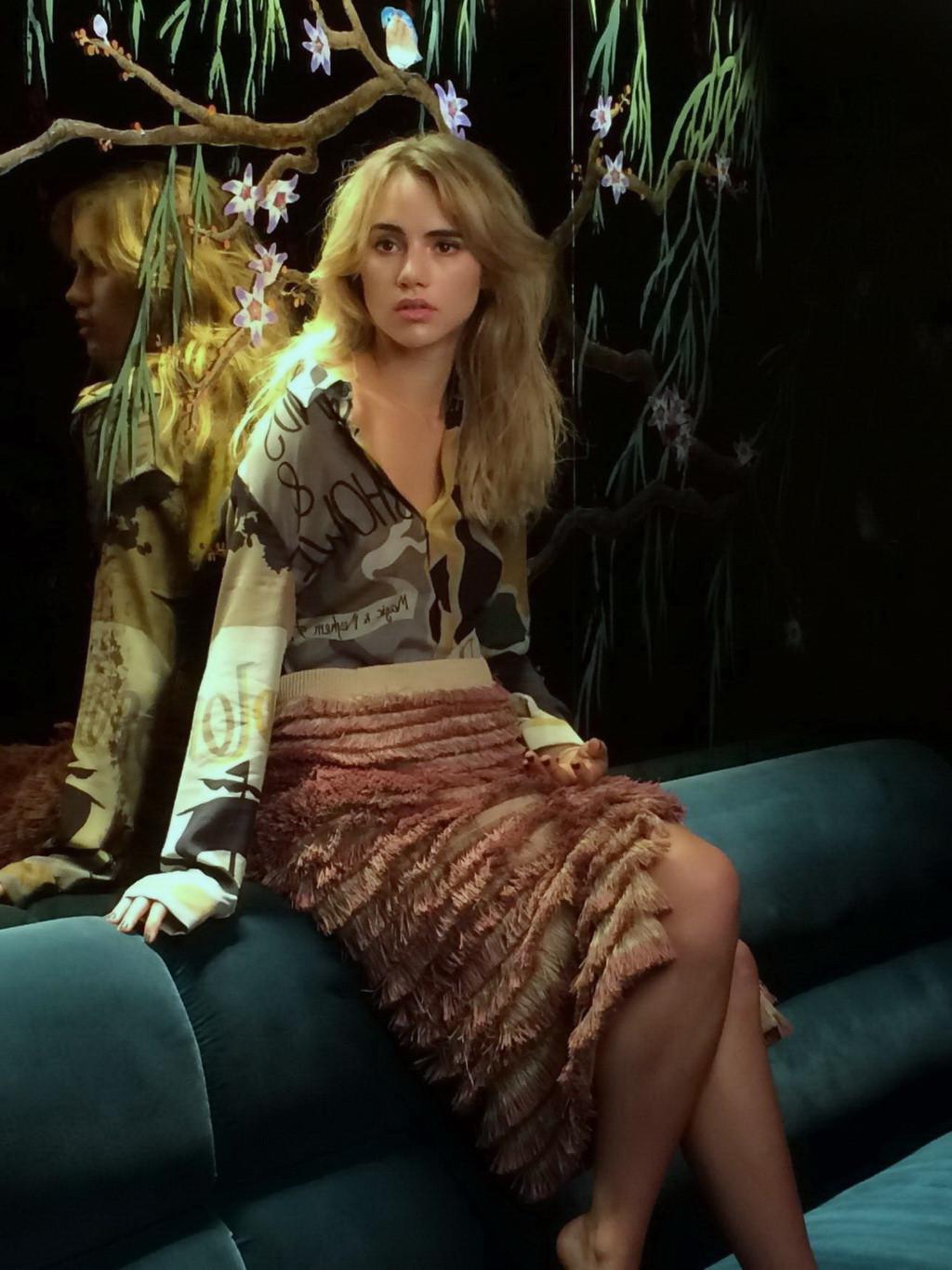 16P Suki Waterhouse see through to boobs and nipples PS