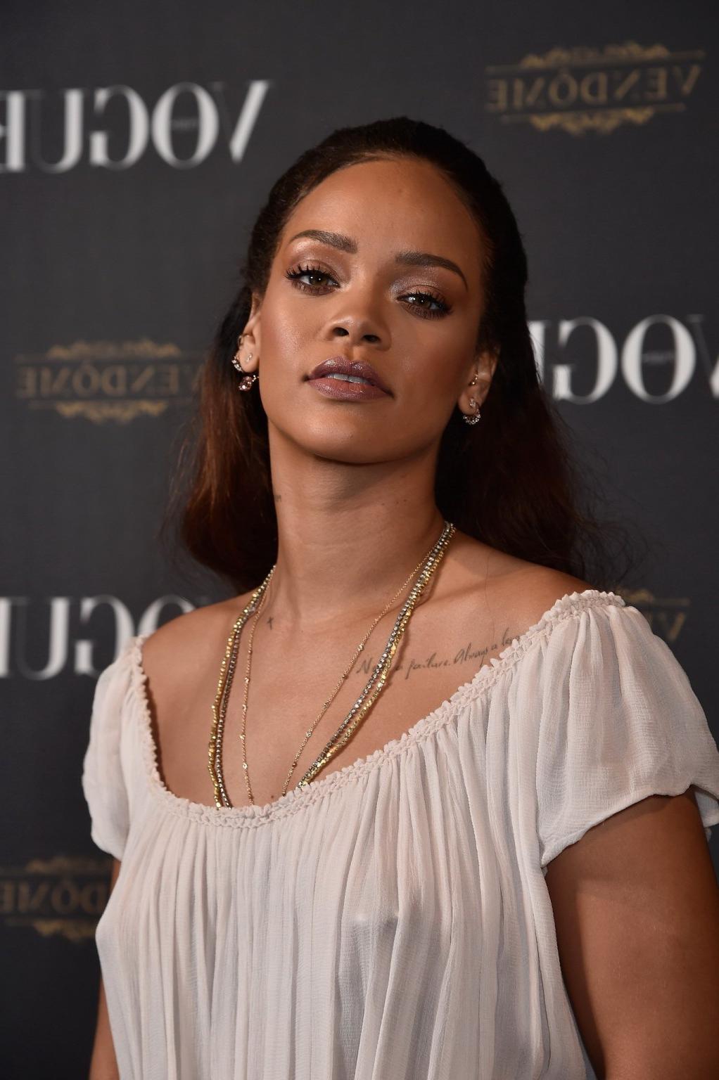 16P Rihanna see through to boobs and panties