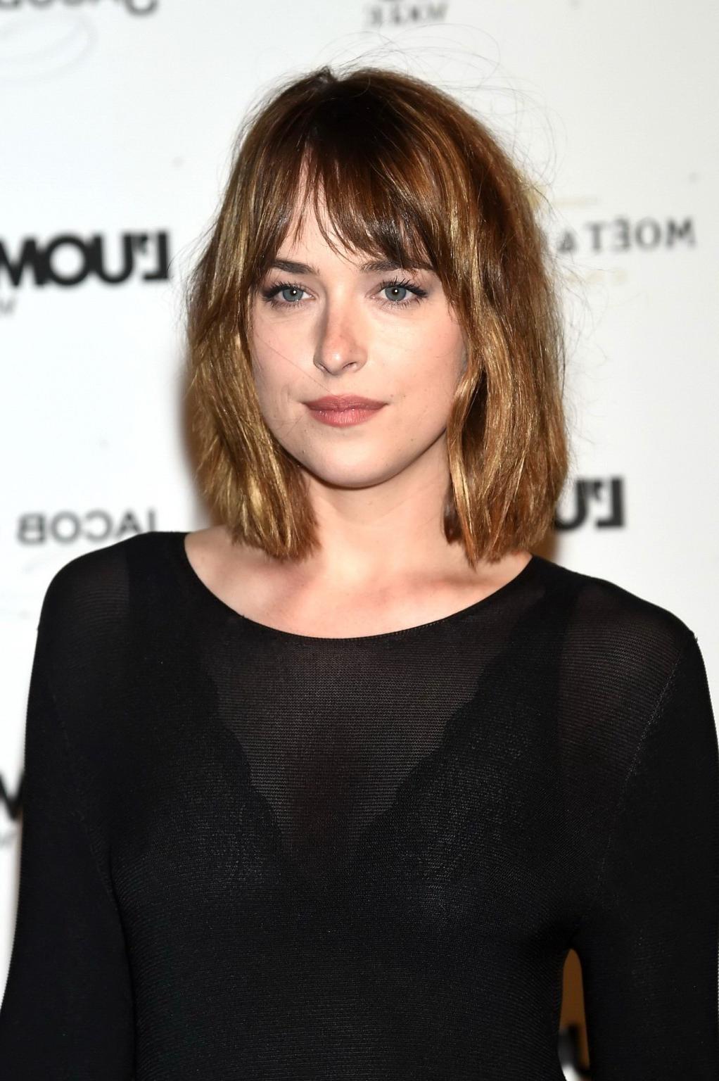 16P Dakota Johnson see through to bra in Venice Italy