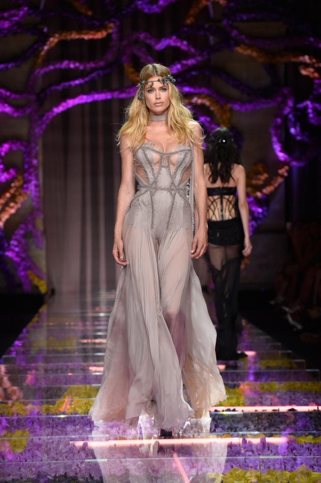 16P Doutzen Kroes showing her boobs in a see through dress