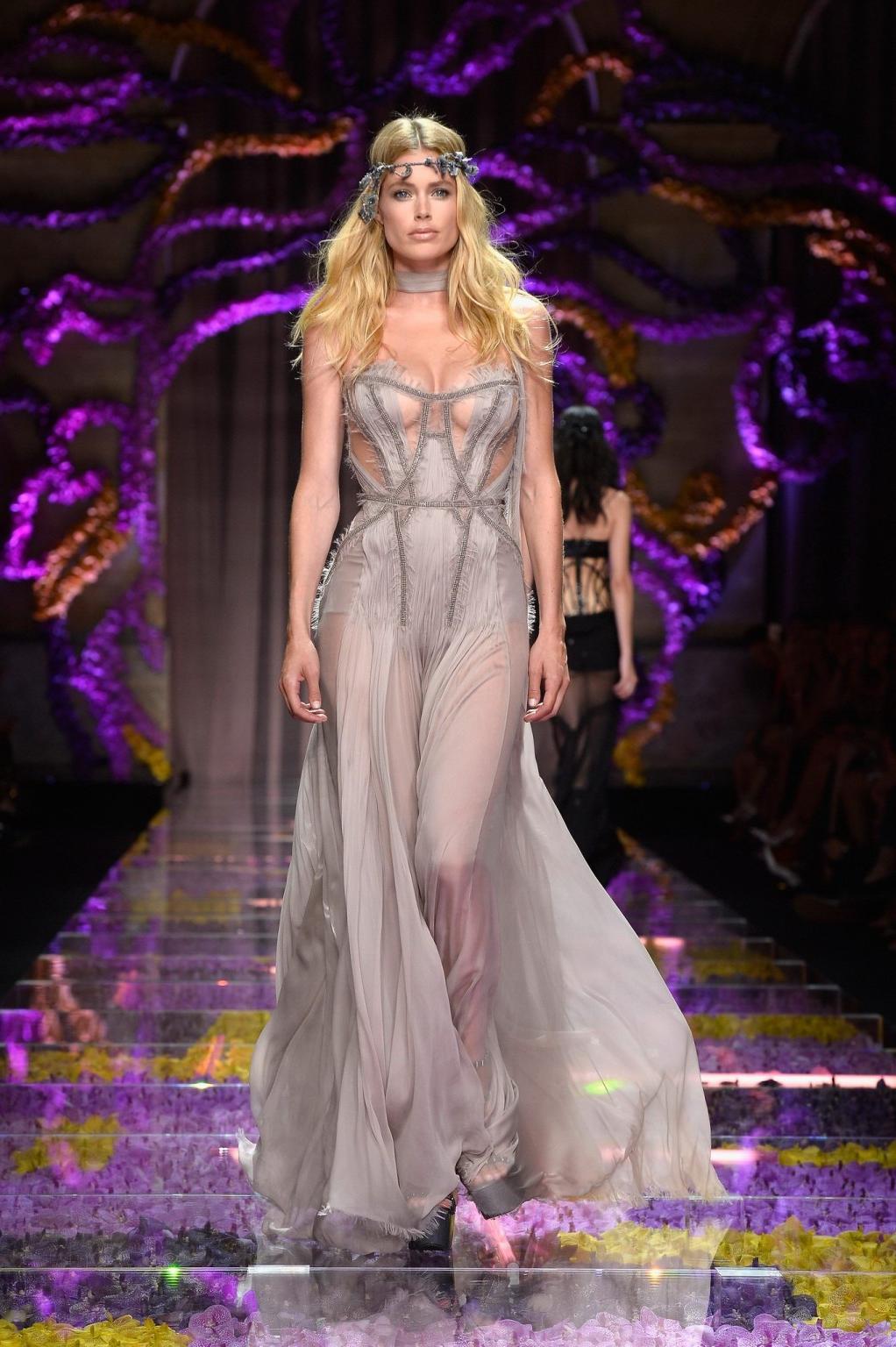 16P Doutzen Kroes showing her boobs in a see through dress
