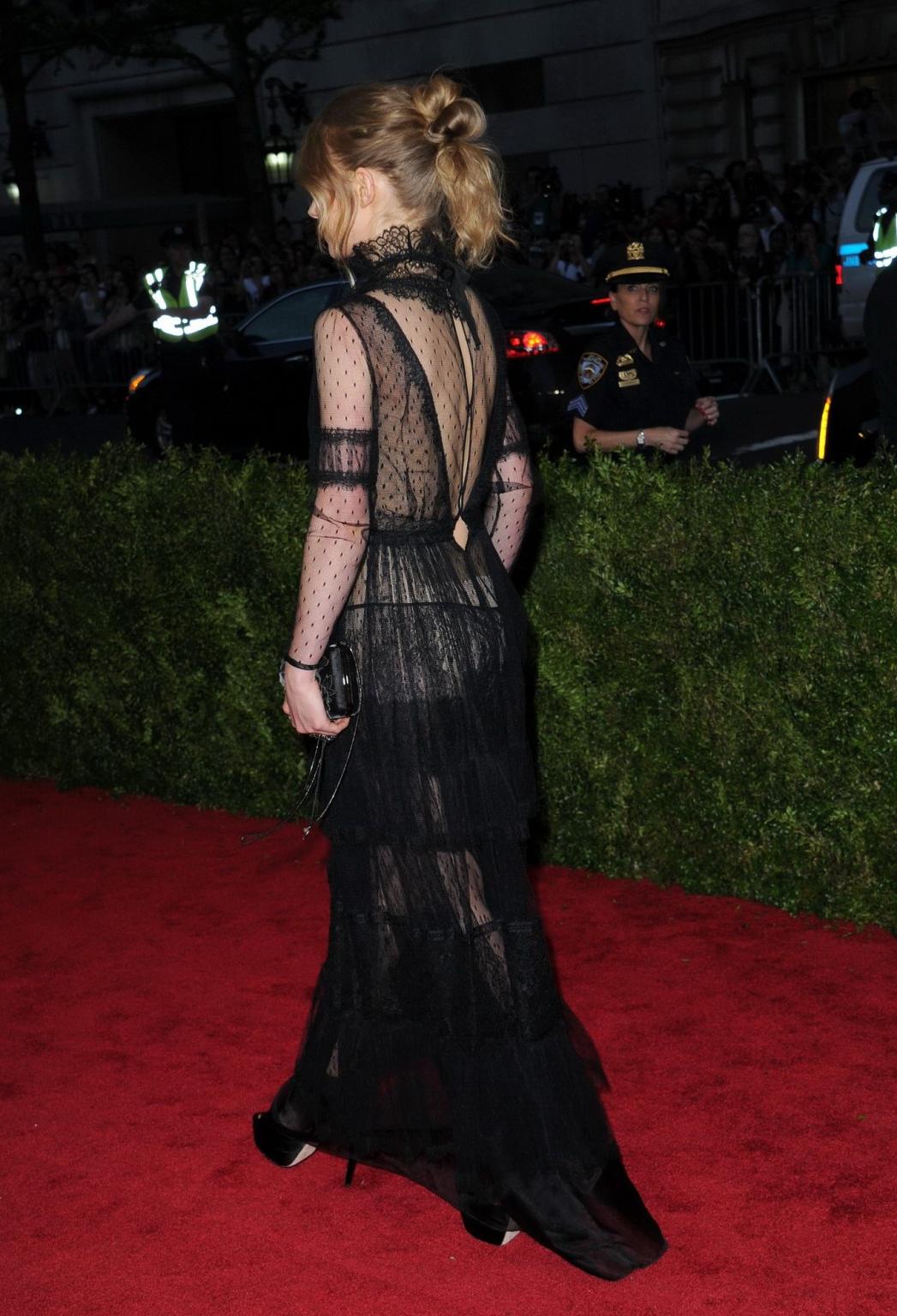 16P Imogen Poots see through to pasties and panties at China Through The Looking Gla
