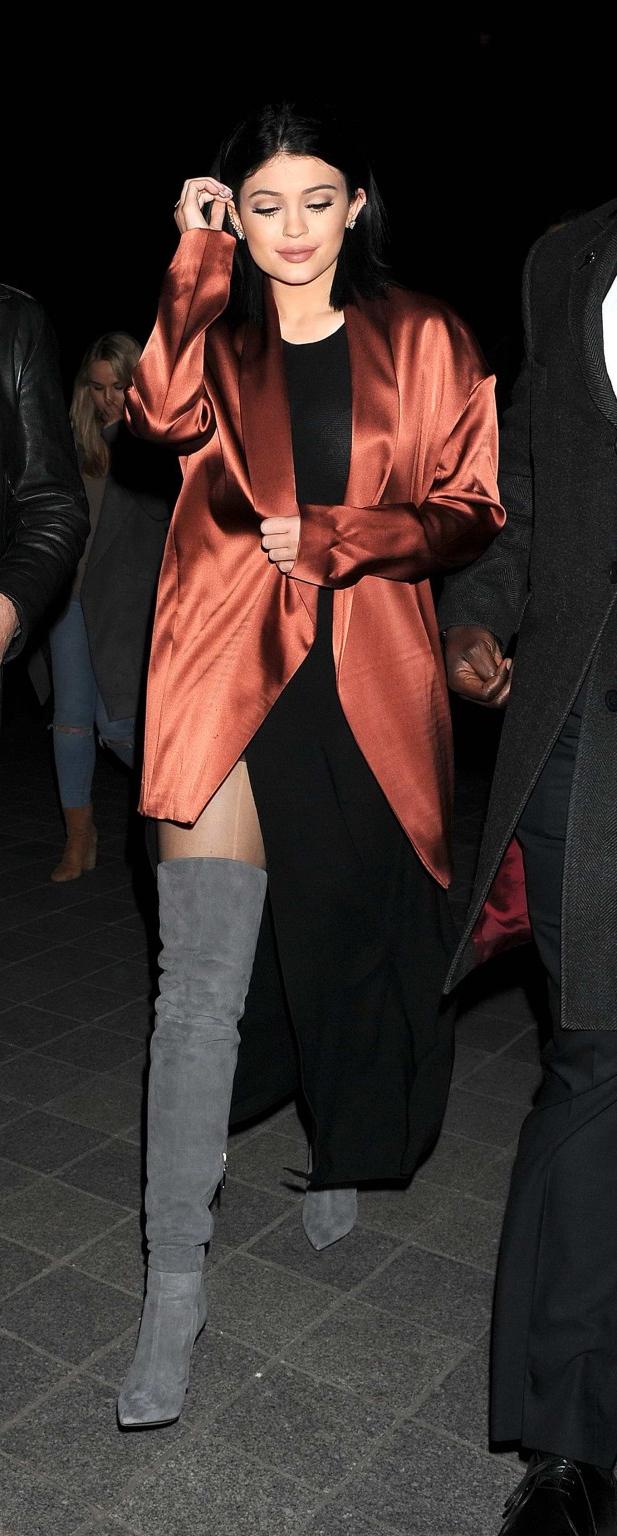 16P Kylie Jenner panty peek and see through to bra out in London