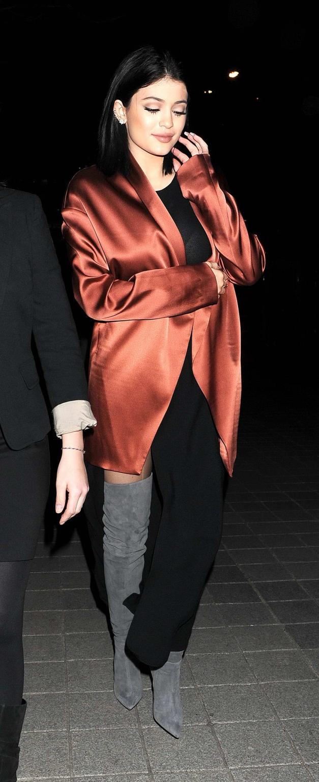 16P Kylie Jenner panty peek and see through to bra out in London