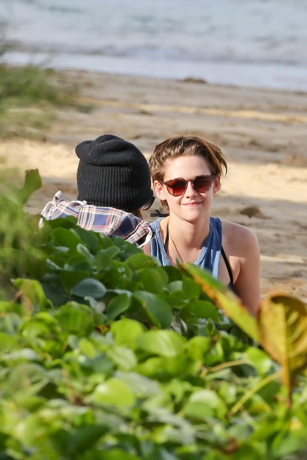 16P Kristen Stewart in bikini top and shorts kissing with some girl on the beach in 