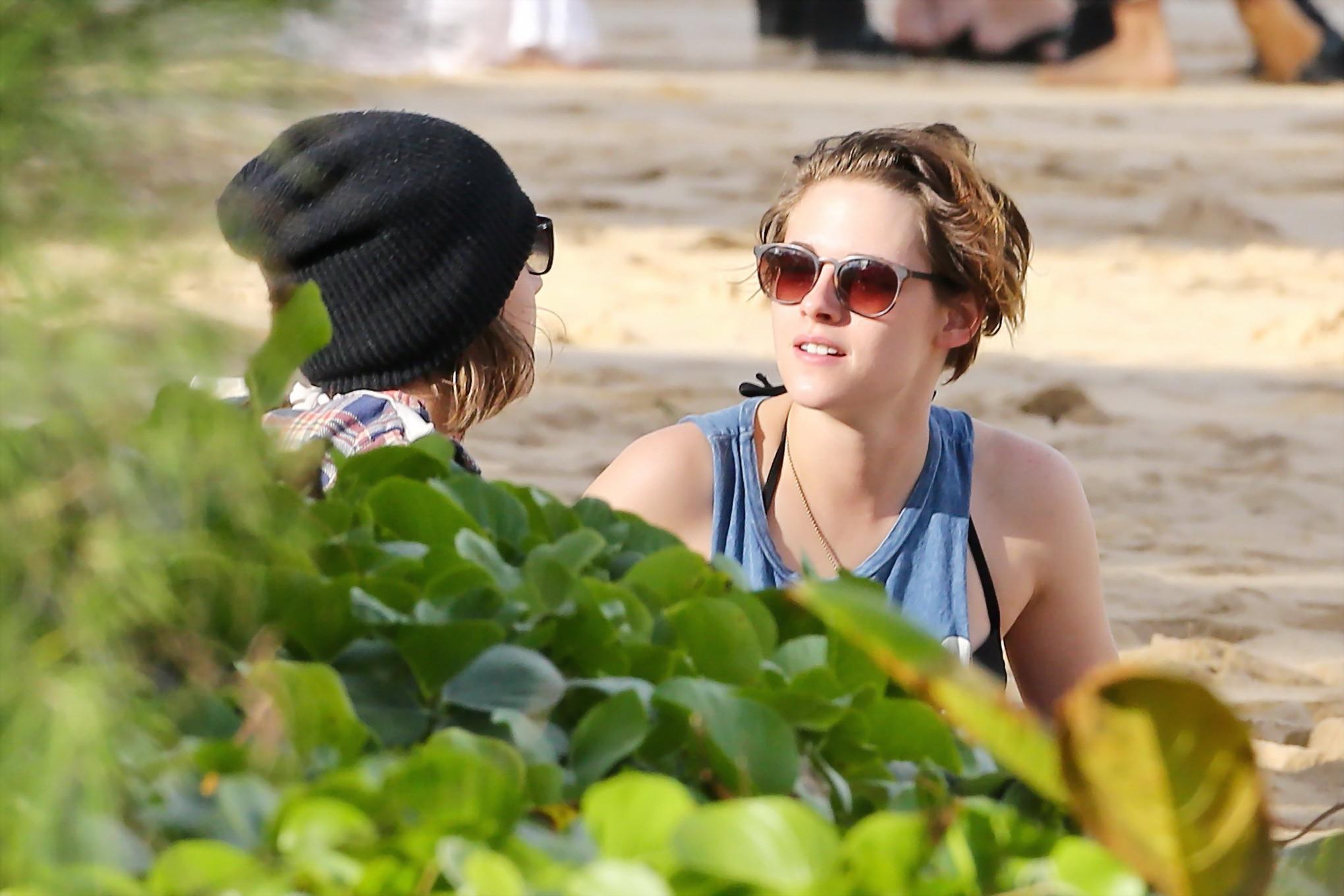 16P Kristen Stewart in bikini top and shorts kissing with some girl on the beach in 