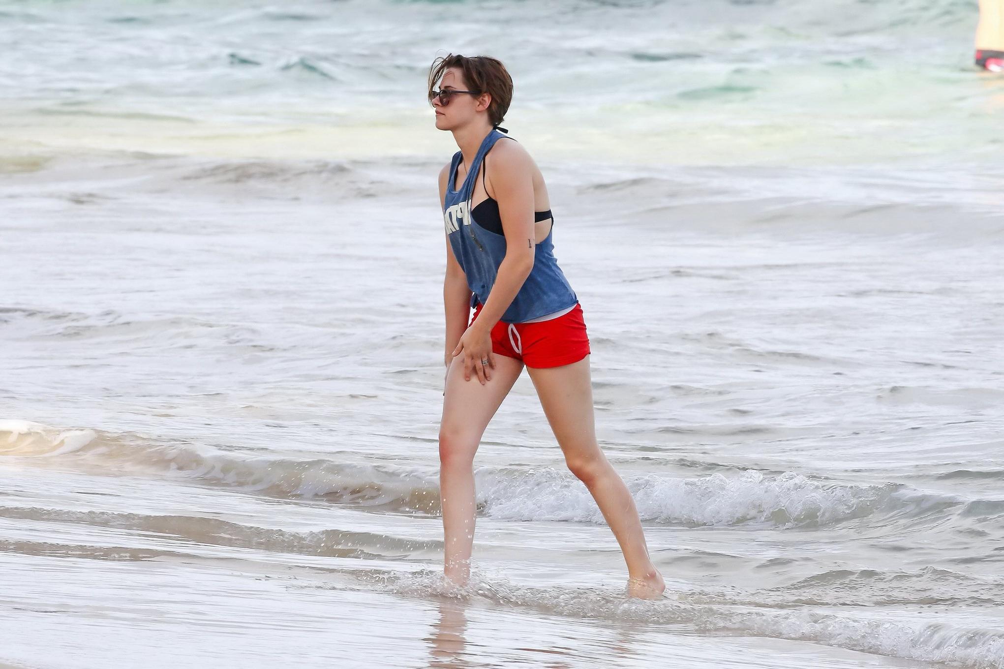 16P Kristen Stewart in bikini top and shorts kissing with some girl on the beach in 