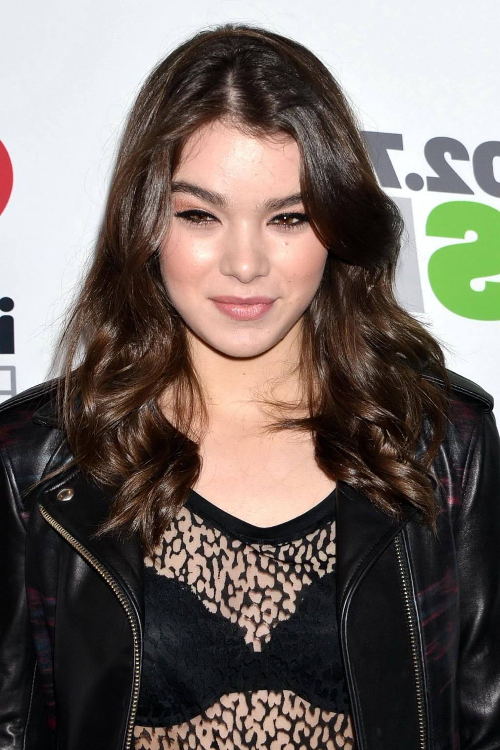 16P Hailee Steinfeld see through to bra at KIIS FMs Jingle Ball 2014 in LA