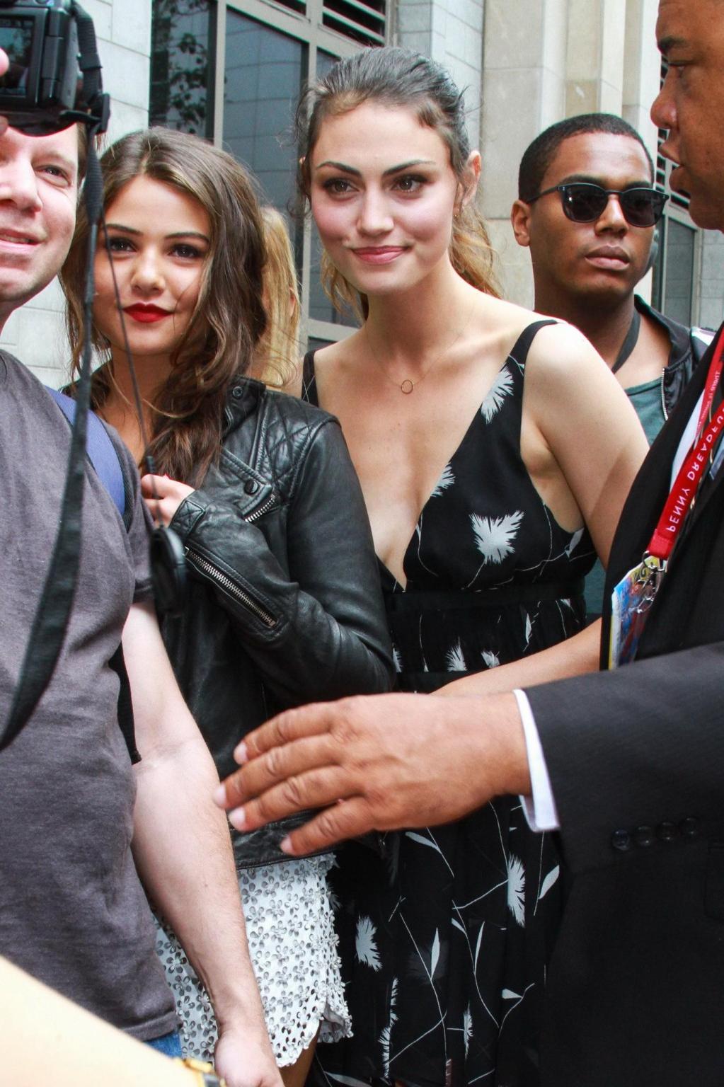 15P Phoebe Tonkin braless downblouse while loosing balance at Comic Con in San Diego