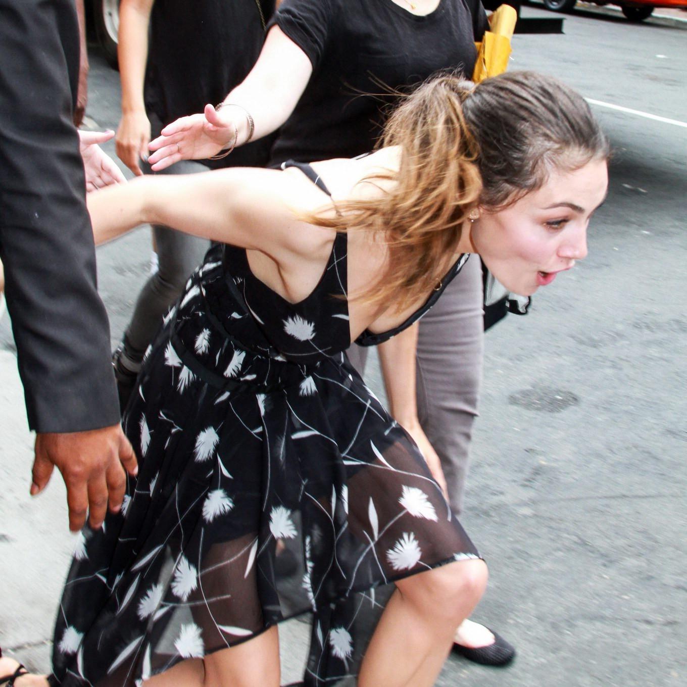 15P Phoebe Tonkin braless downblouse while loosing balance at Comic Con in San Diego