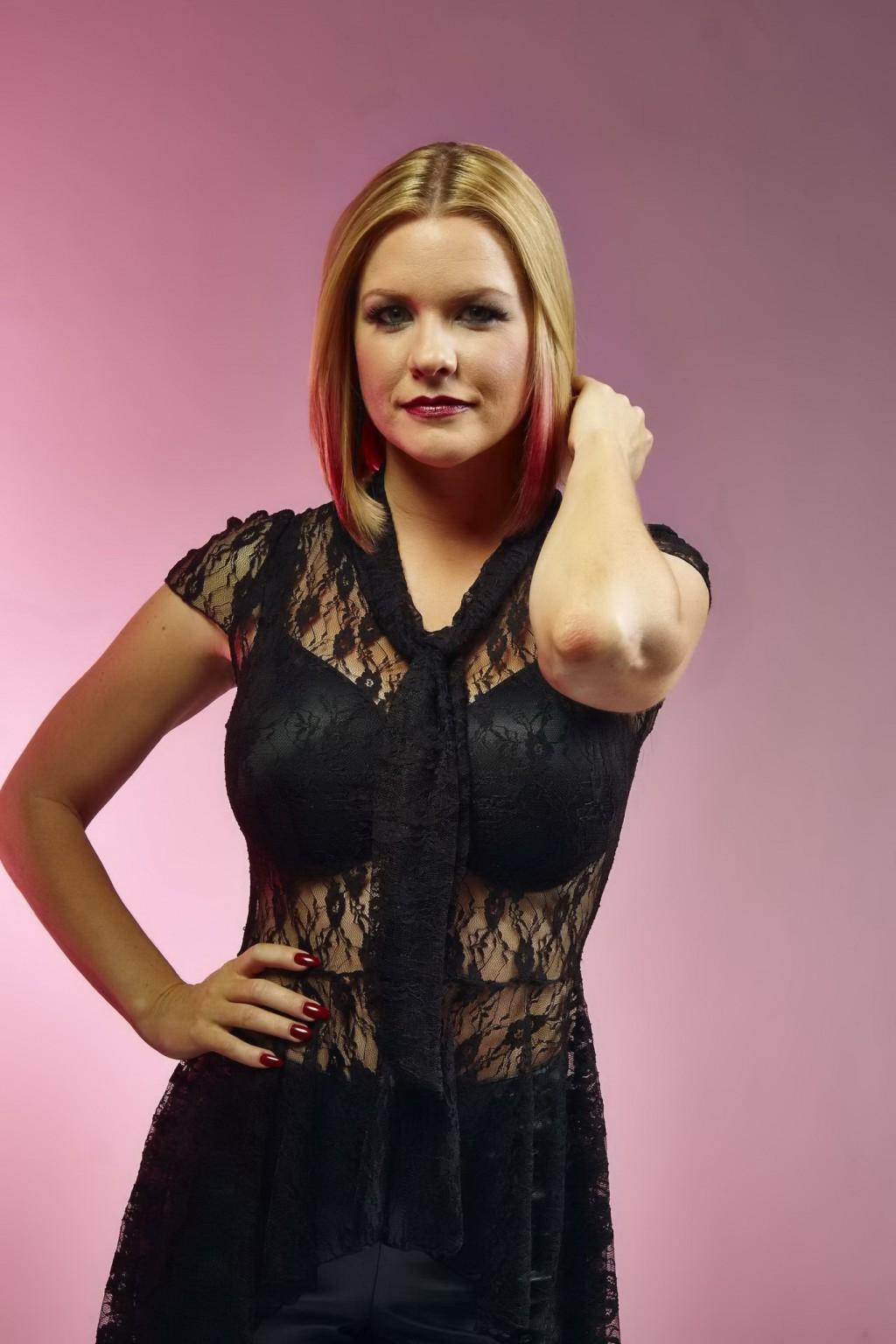 16P Carrie Keagan busty and seethru to bra at the Samsung Galaxy VIP Lounge at Comic