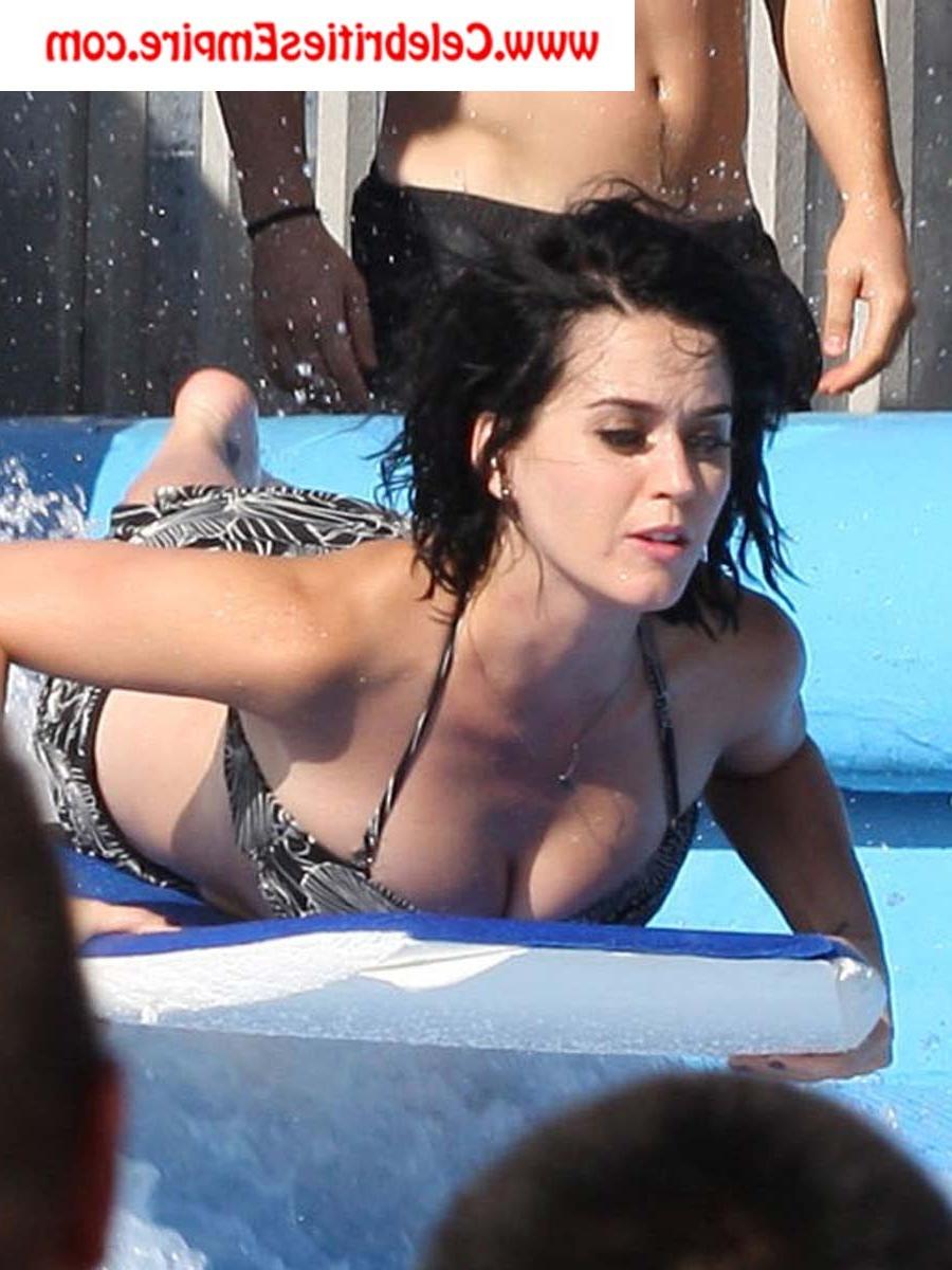 20P Katy Perry Oops Loses Bikini