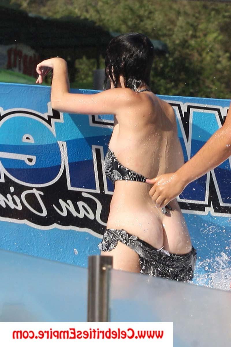 20P Katy Perry Oops Loses Bikini