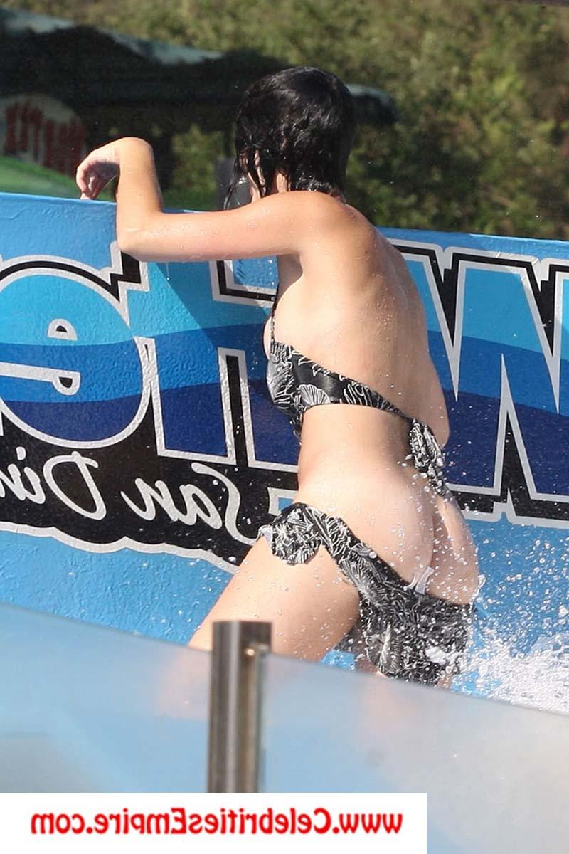 20P Katy Perry Oops Loses Bikini