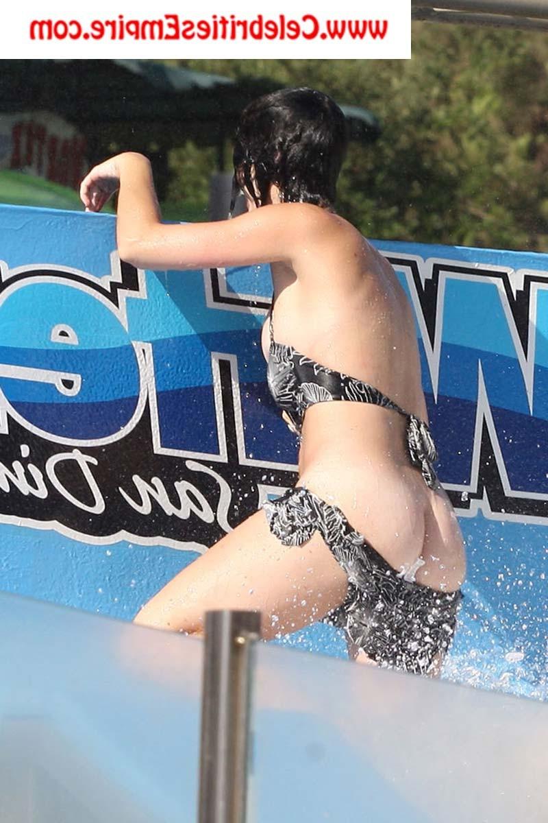 20P Katy Perry Oops Loses Bikini