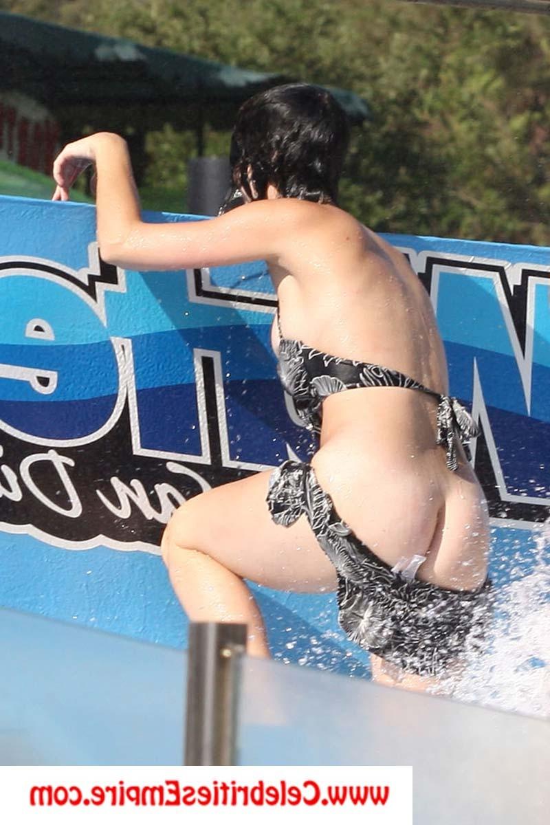 20P Katy Perry Oops Loses Bikini