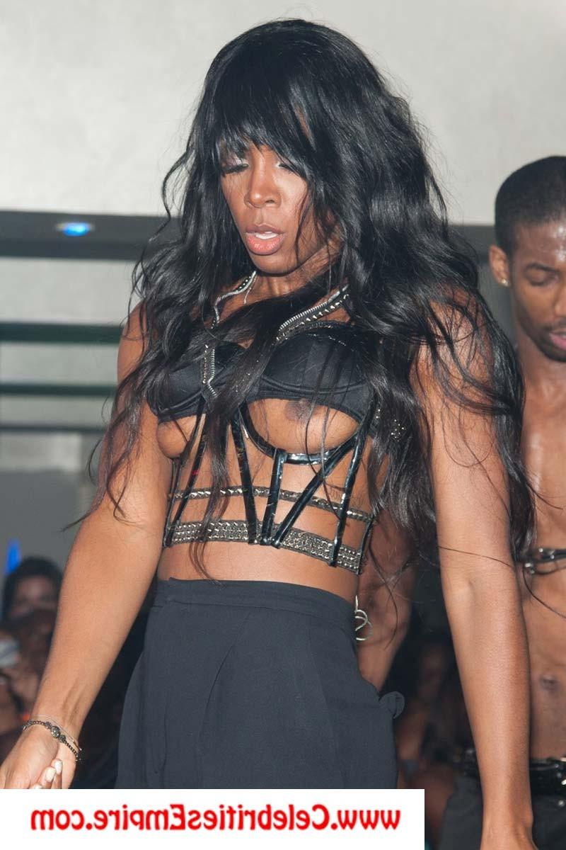 20P Kelly Rowland Oops Boobs Pop Out