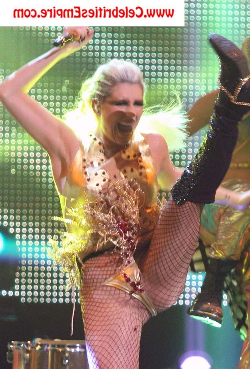 19P Kesha Oops Flashes Pussy Lips