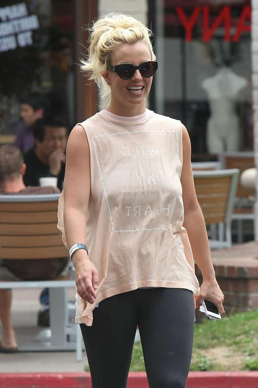 16P Britney Spears  see her perfect tits through  paparazzi shoots