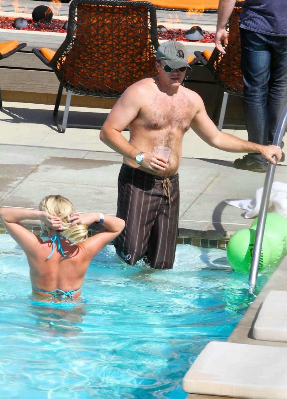 16P Britney Spears  see her perfect tits through  paparazzi shoots