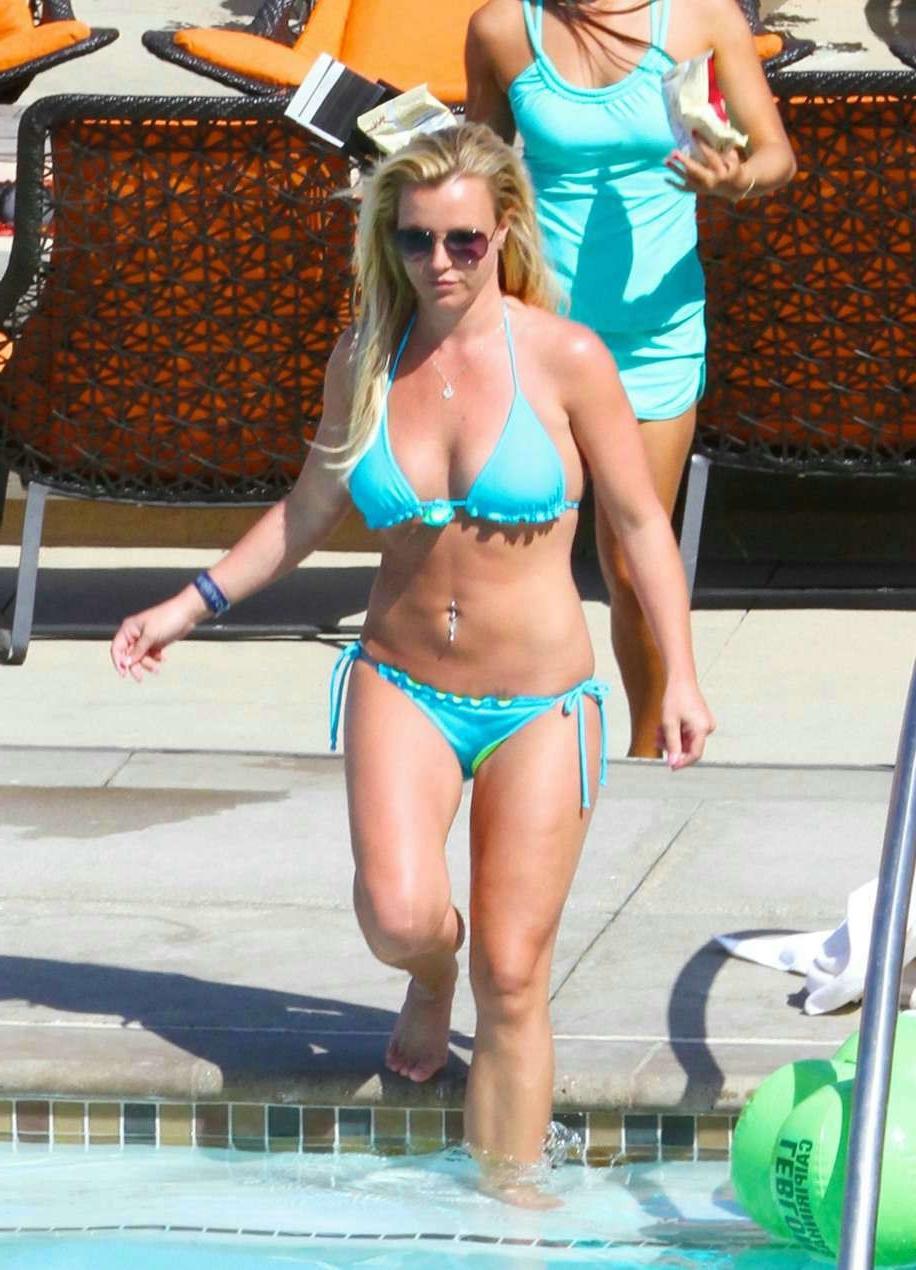 16P Britney Spears  see her perfect tits through  paparazzi shoots