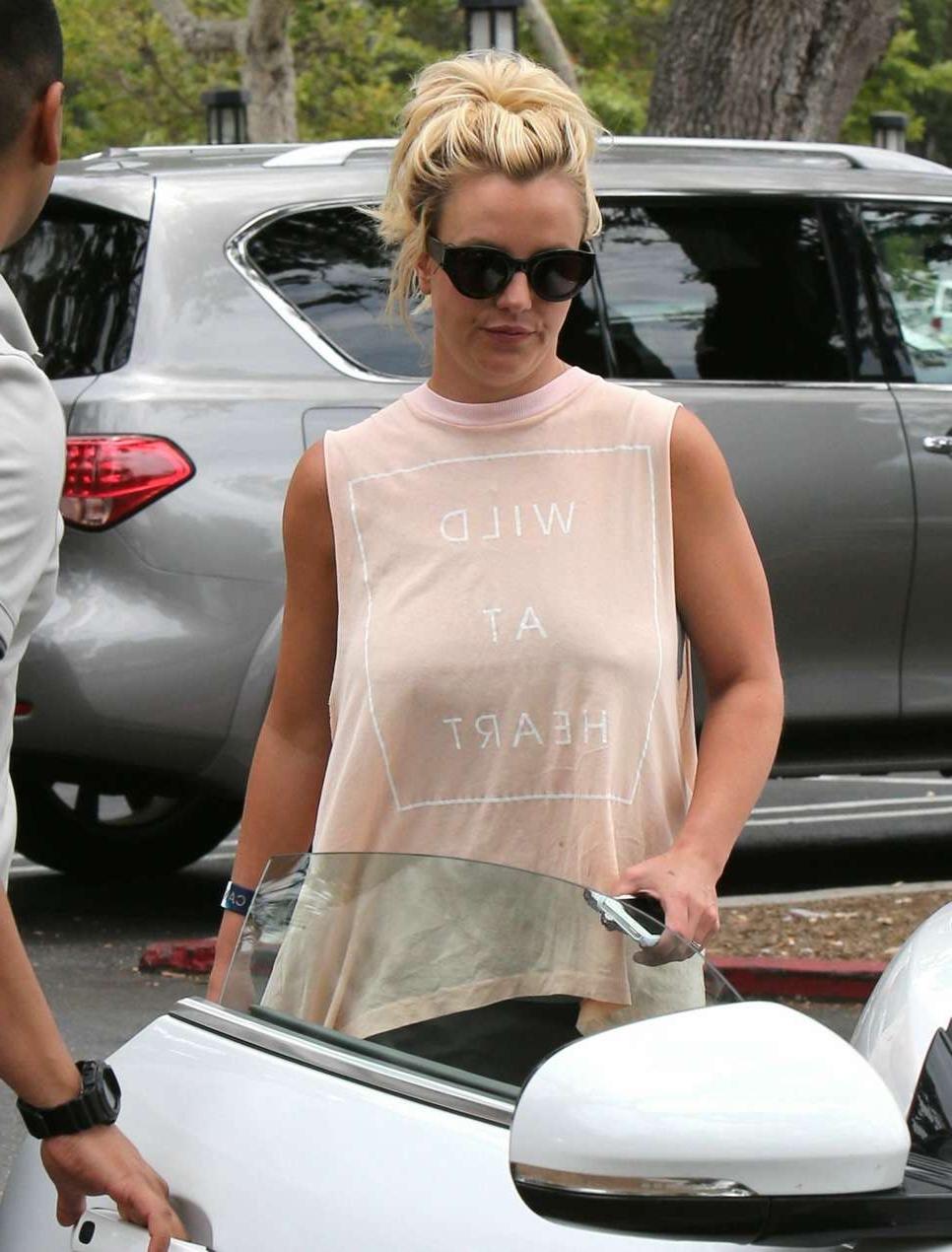 16P Britney Spears  see her perfect tits through  paparazzi shoots