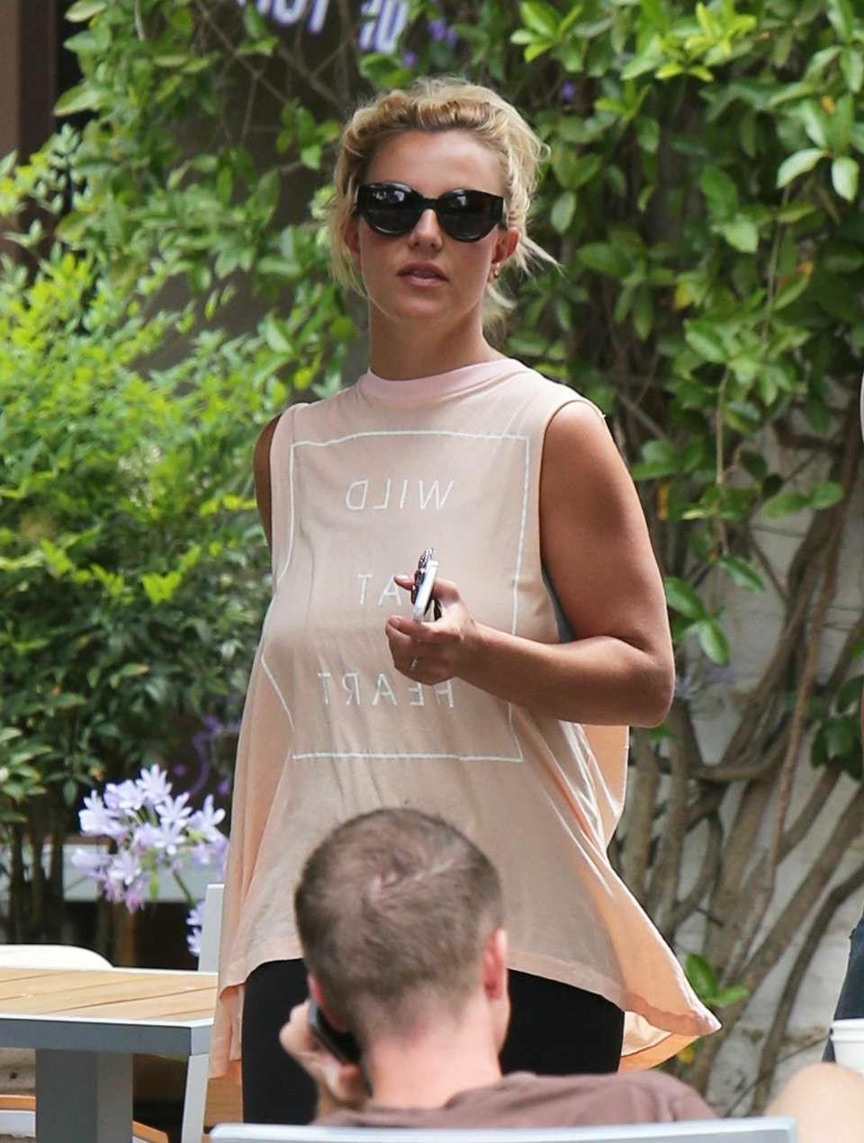 16P Britney Spears  see her perfect tits through  paparazzi shoots