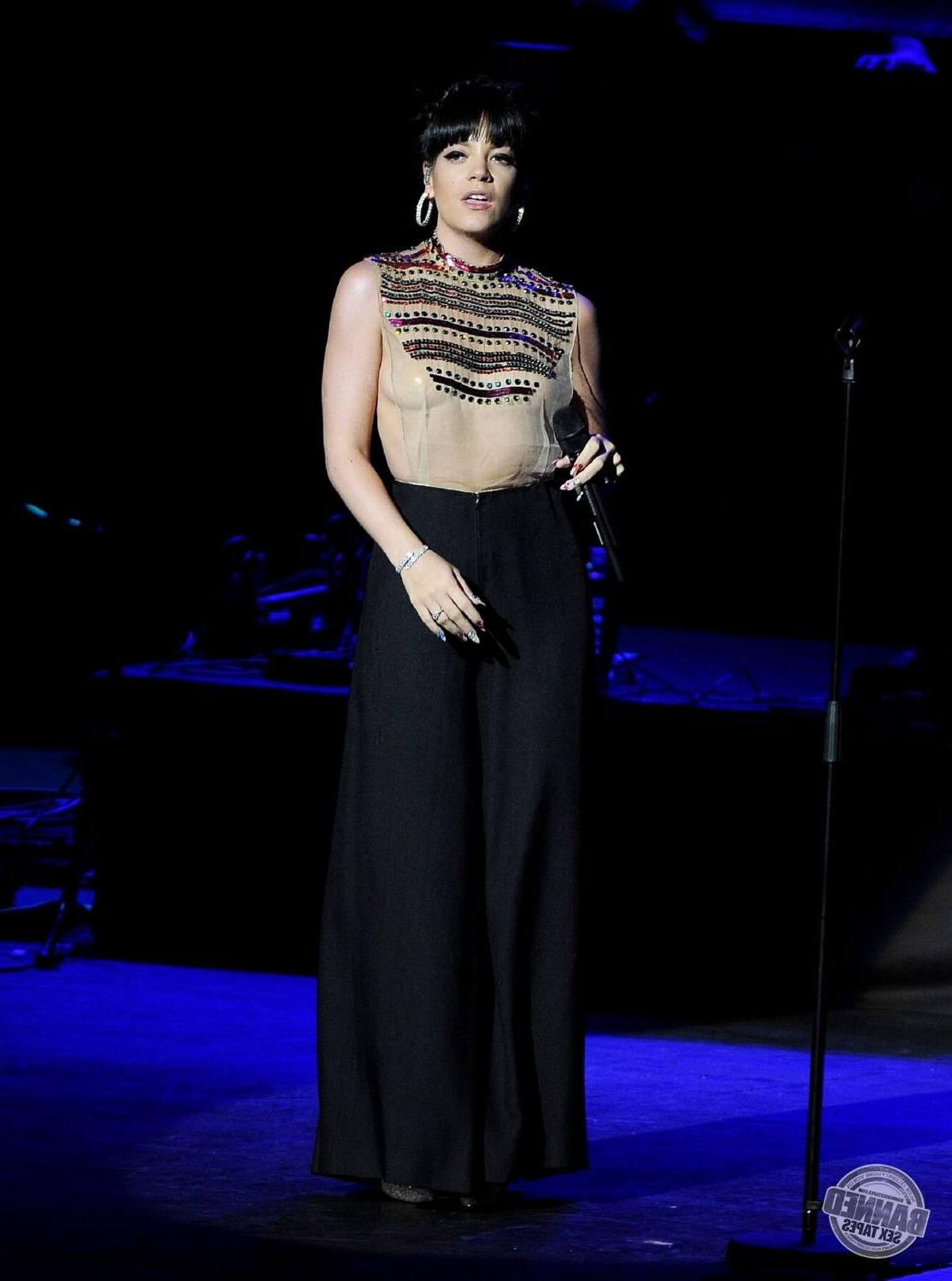 16P Lily Allen  see her nude tits through transparent top during concert