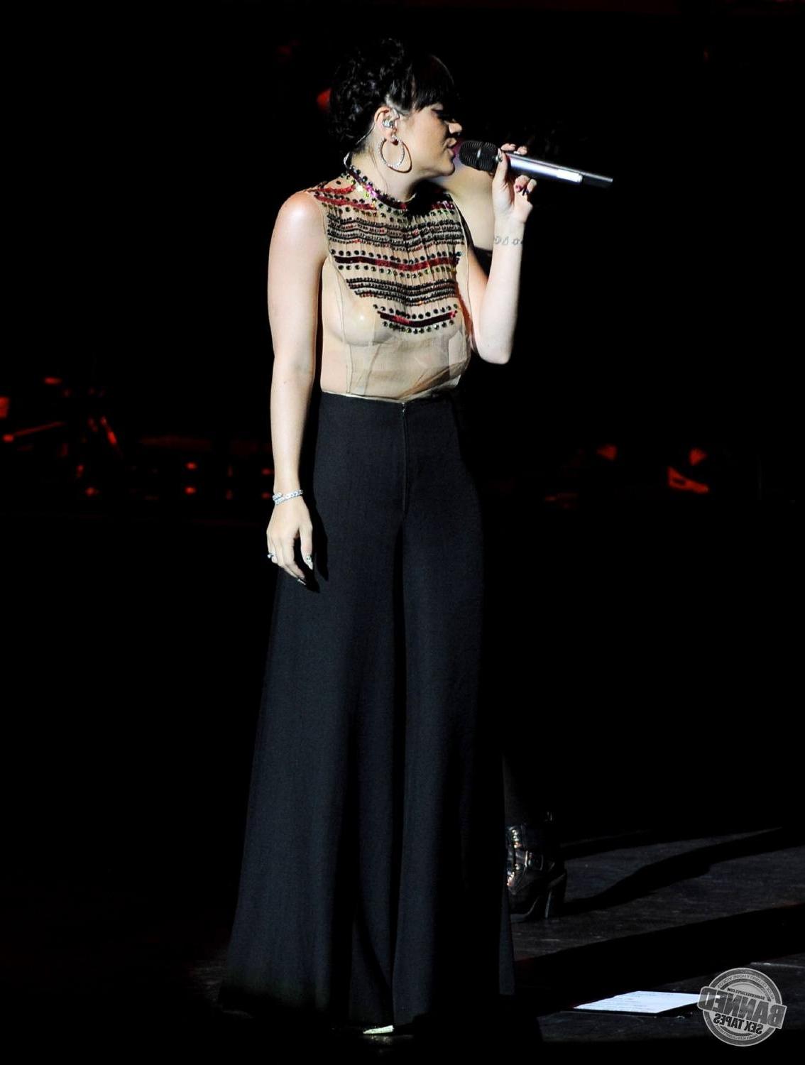 16P Lily Allen  see her nude tits through transparent top during concert