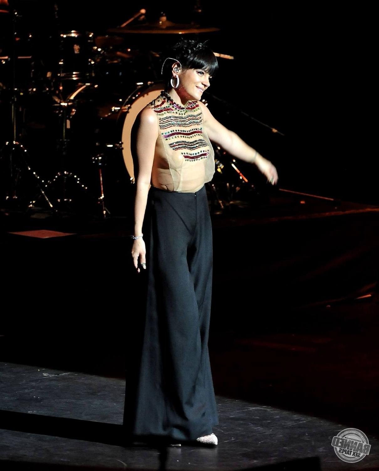 16P Lily Allen  see her nude tits through transparent top during concert