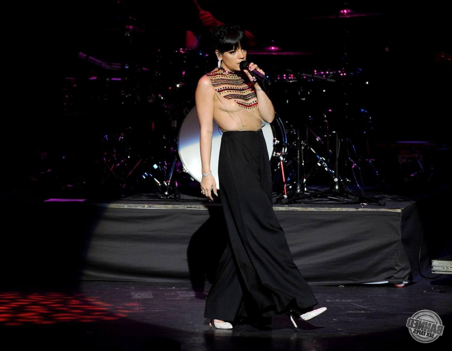16P Lily Allen  see her nude tits through transparent top during concert