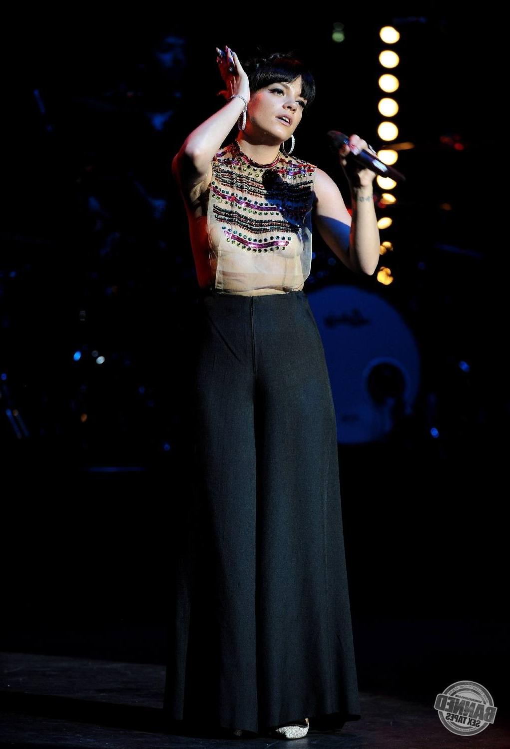 16P Lily Allen  see her nude tits through transparent top during concert