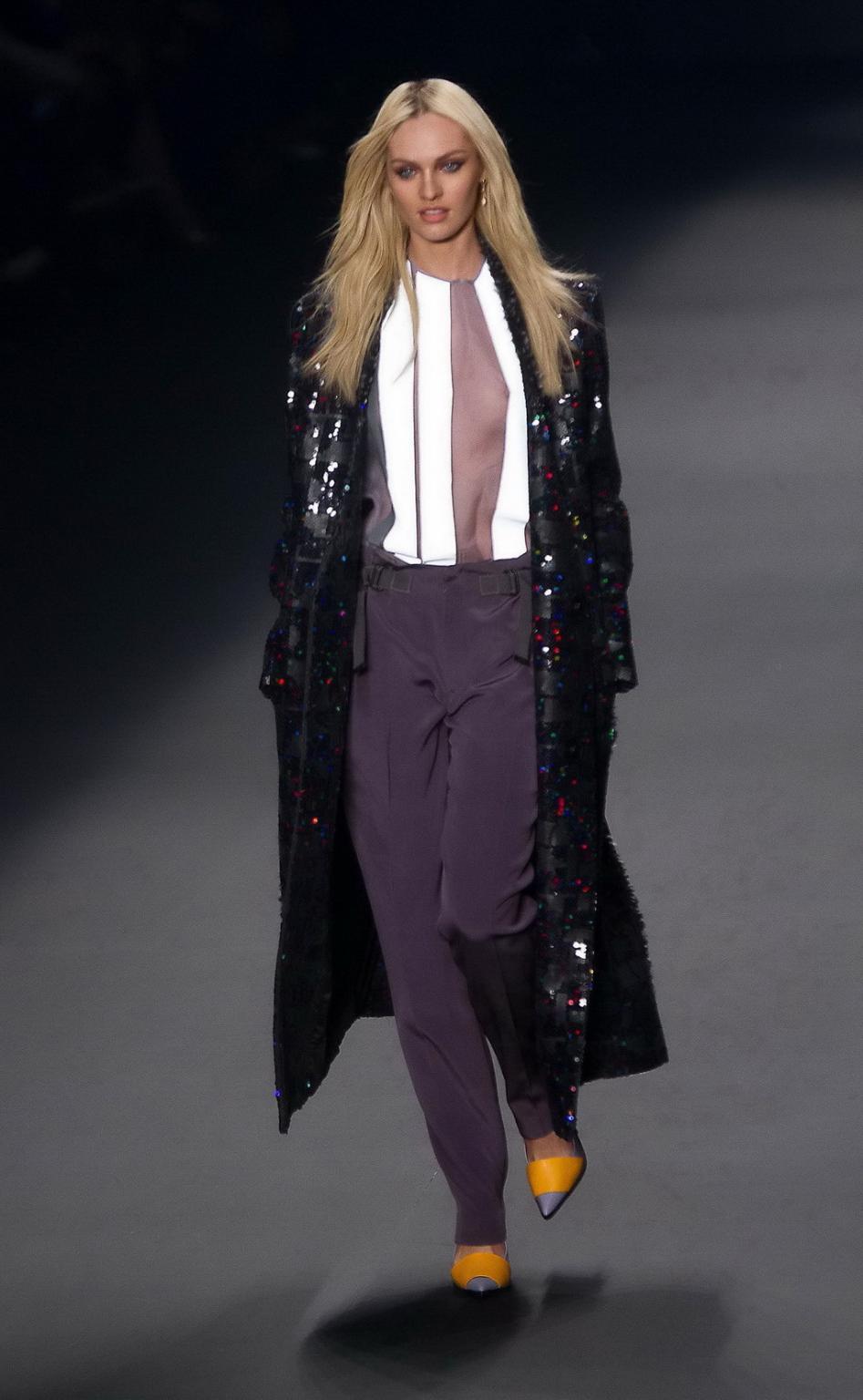 16P Candice Swanepoel shows off her boobs wearing a see through top on the catwalk a