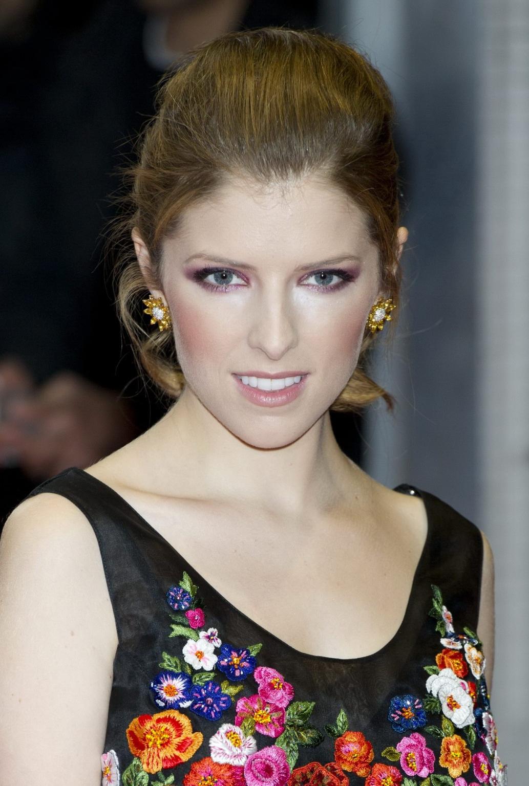 16P Anna Kendrick wearing short floral partialy see-through dress during the Drinkin