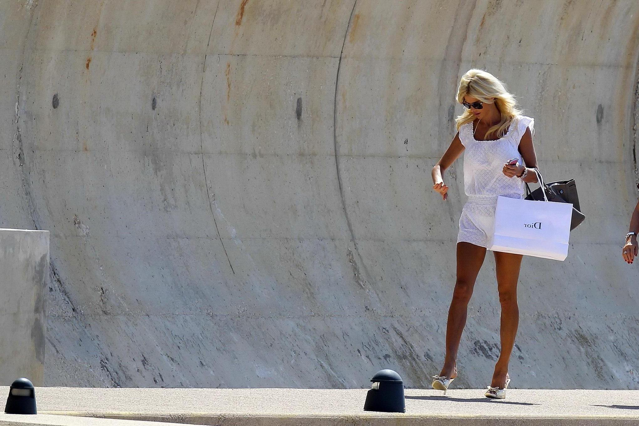 16P Victoria Silvstedt see through to bikini while heading to a yach in France