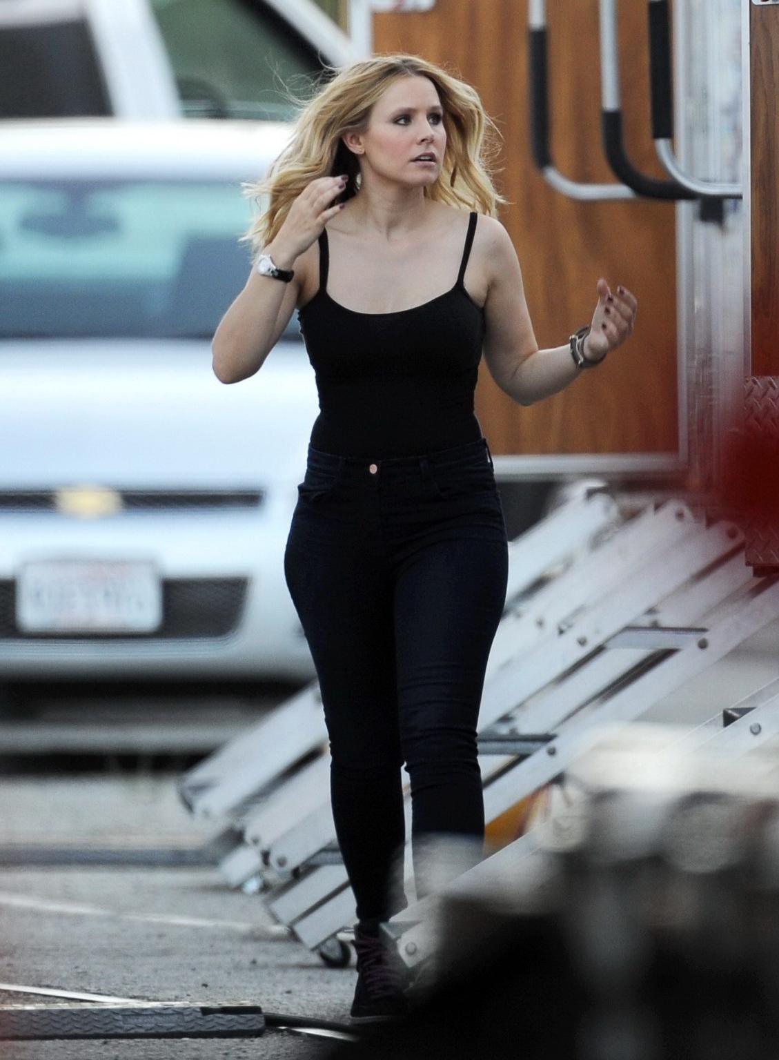 16P Kristen Bell slipping out of a skimpy black top on the set of Veronica Mars in L