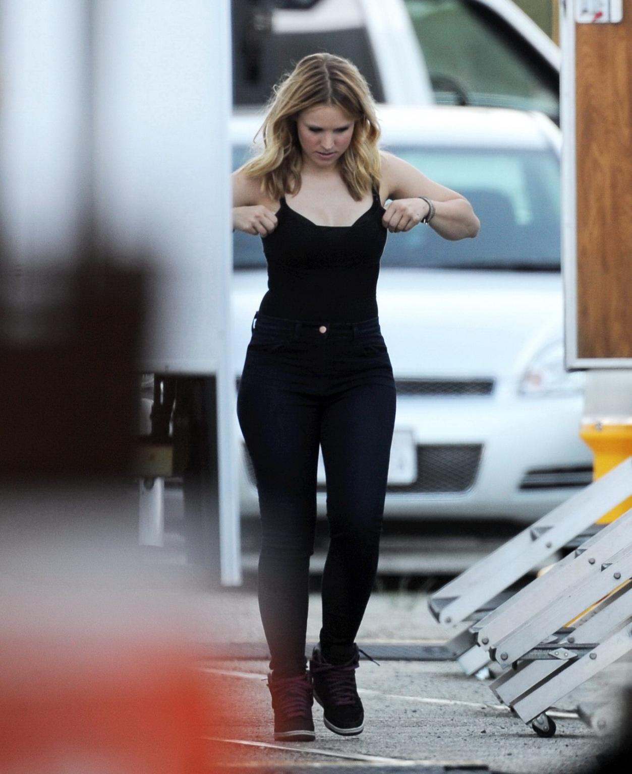 16P Kristen Bell slipping out of a skimpy black top on the set of Veronica Mars in L