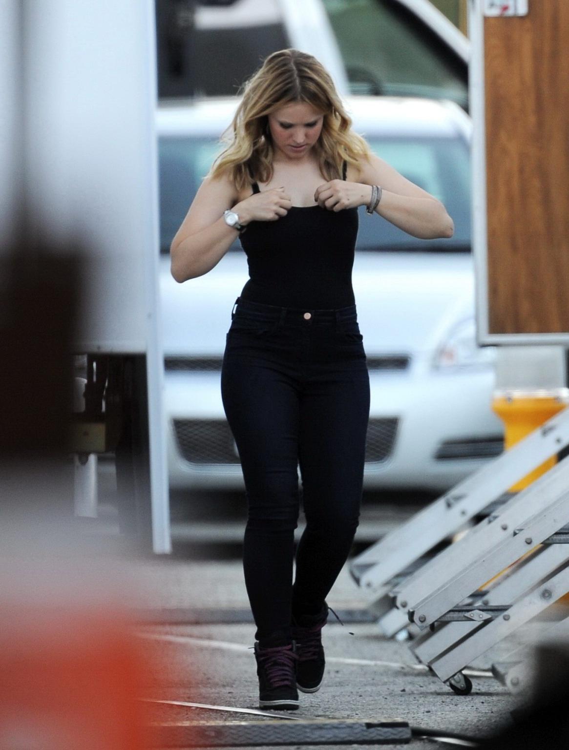 16P Kristen Bell slipping out of a skimpy black top on the set of Veronica Mars in L