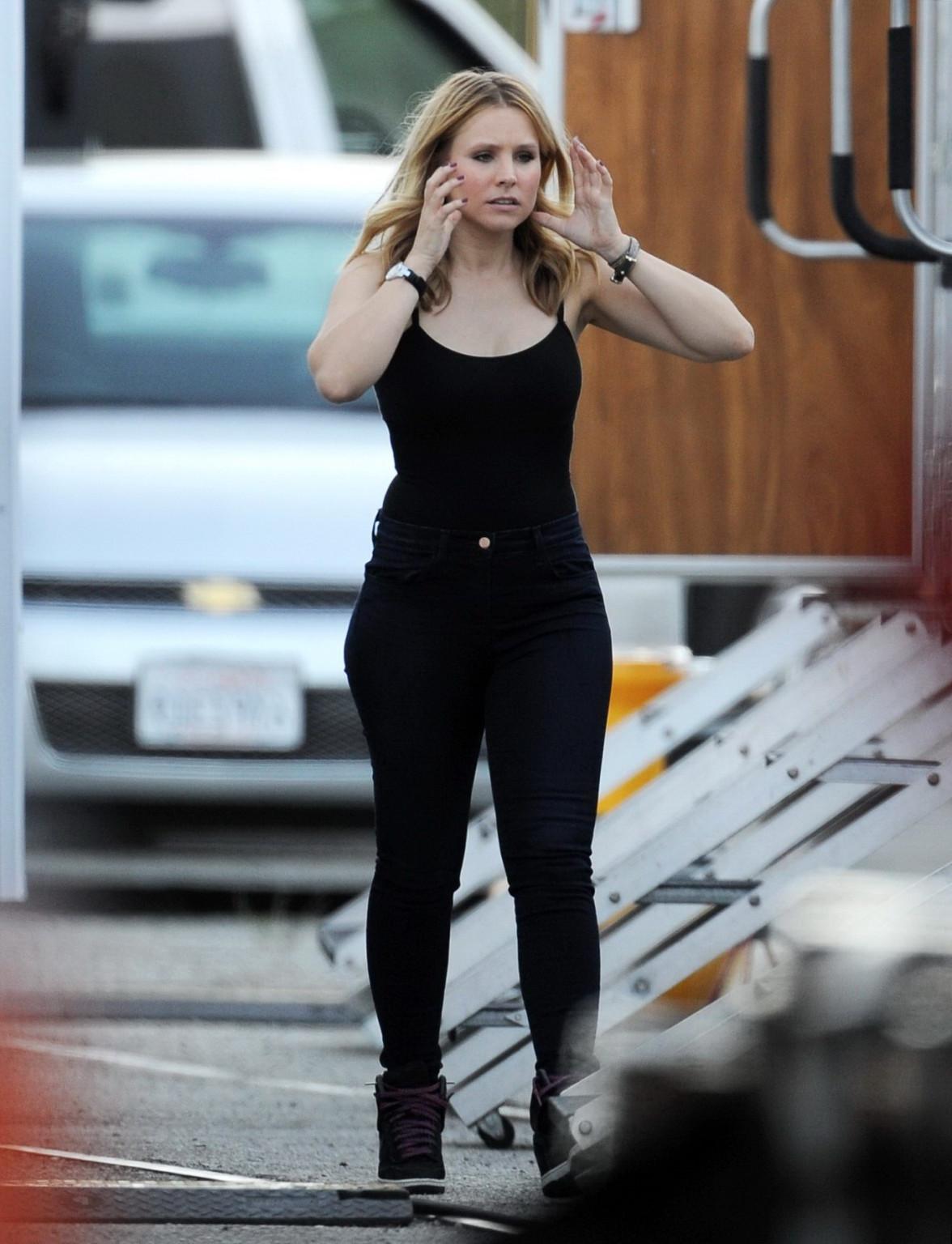 16P Kristen Bell slipping out of a skimpy black top on the set of Veronica Mars in L