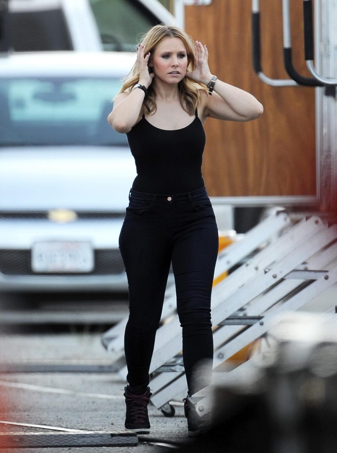 16P Kristen Bell slipping out of a skimpy black top on the set of Veronica Mars in L