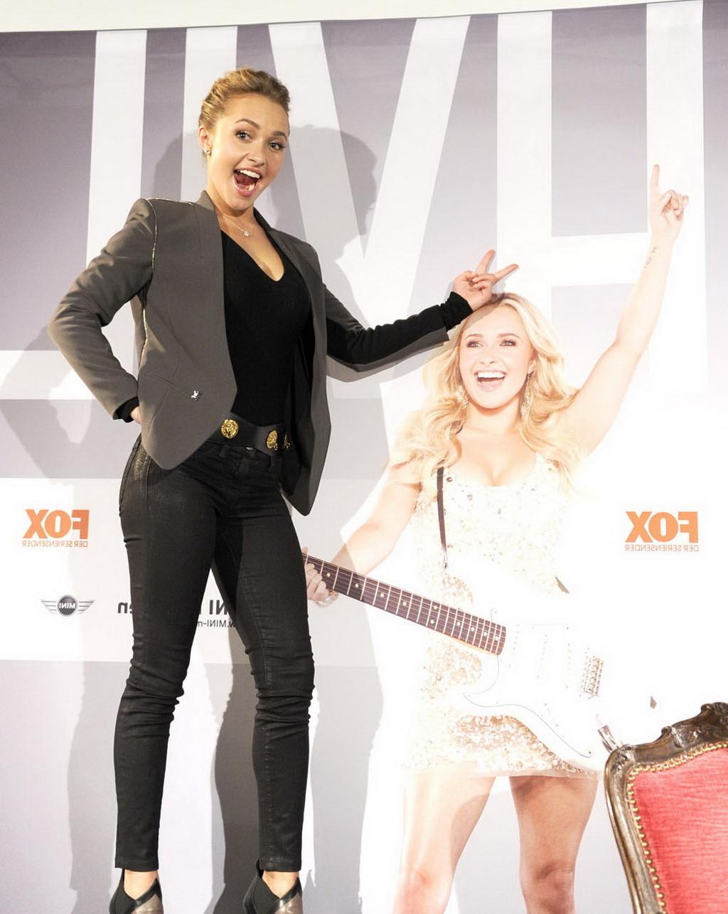 16P Hayden Panettiere cleavy wearing see-through top and tight jeans at a special sc